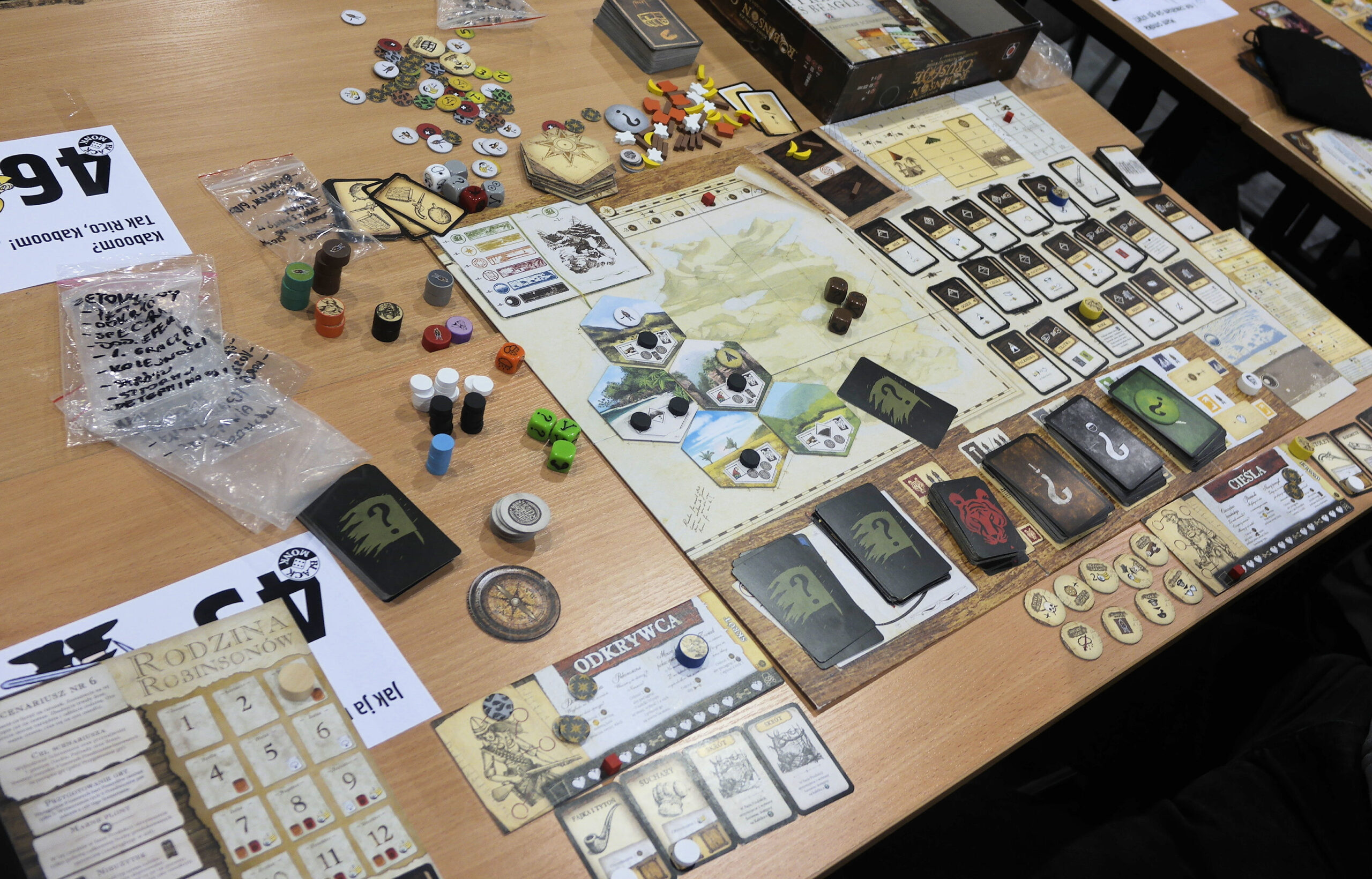 Robinson Crusoe: Adventures on the Cursed Island at Pyrkon 2017 (Wikimedia Commons, CC BY 2.0). Stand-in for long campaign crawls like Gloomhaven.