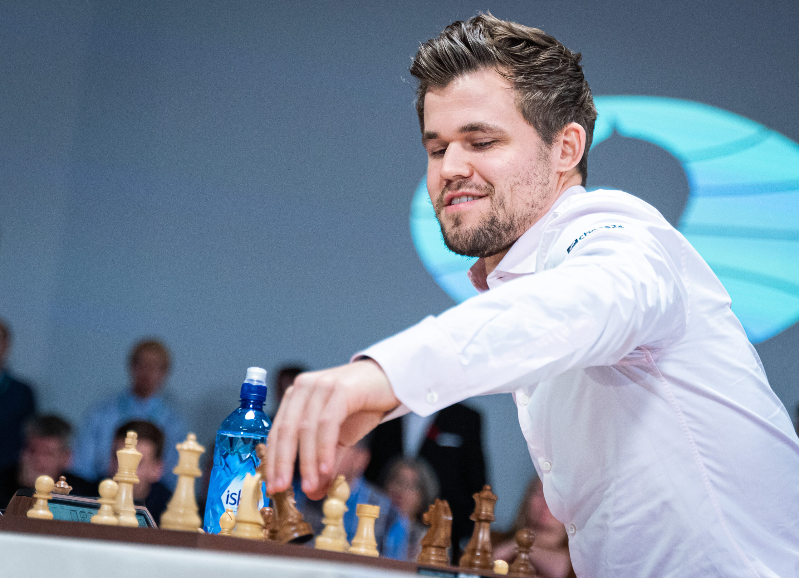 Magnus Carlsen at the FIDE World Fischer-Random Chess Championship 2019 (Wikimedia Commons, CC BY 4.0).